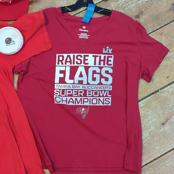 Tampa Bay Buccaneers fan, 2 tees, hat, coin tray bundle! - Picture 6 of 10